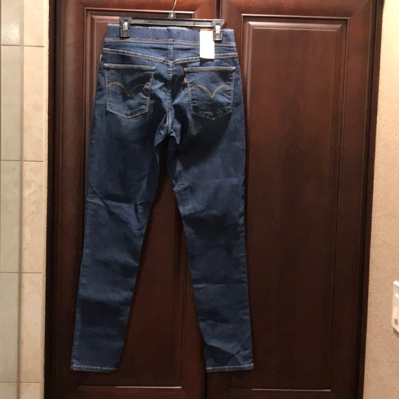 Levi Pull on Jean leggings size 6/28 NWT - Picture 2 of 5